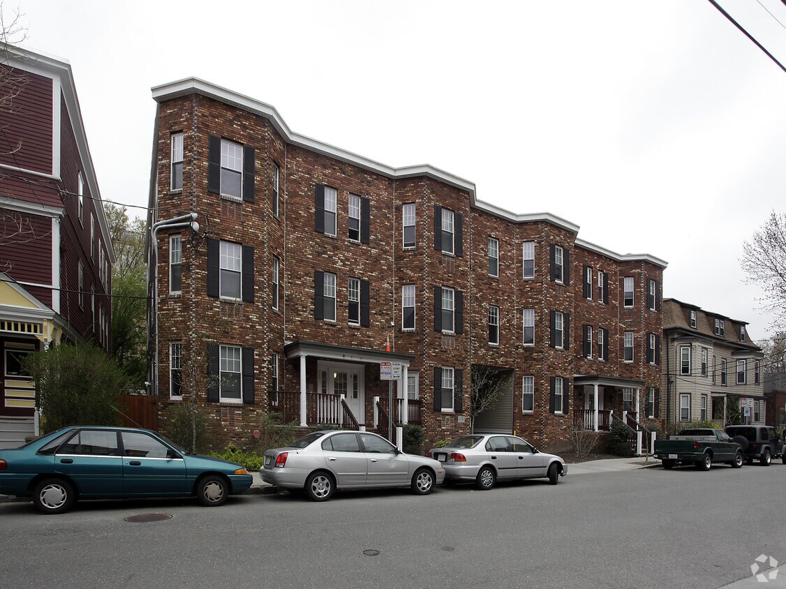 Primary Photo - 460-466 Green St