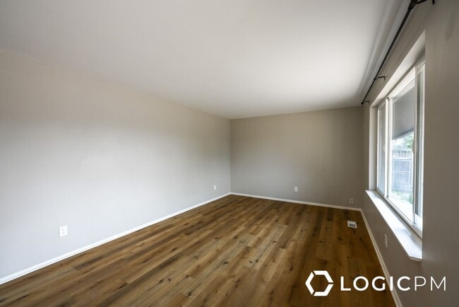 Building Photo - Beautiful Home in Prime Location!