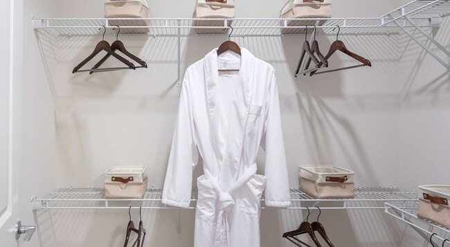 Foto del edificio - 2425 Bell St