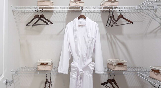 Building Photo - 2425 Bell St