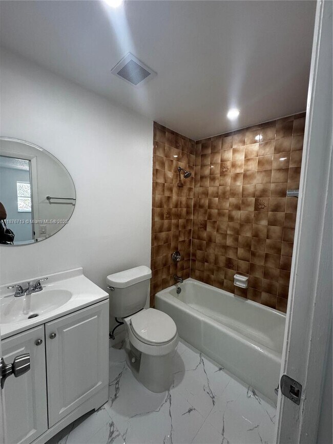 Foto del edificio - 2 bedroom in Hollywood FL 33020