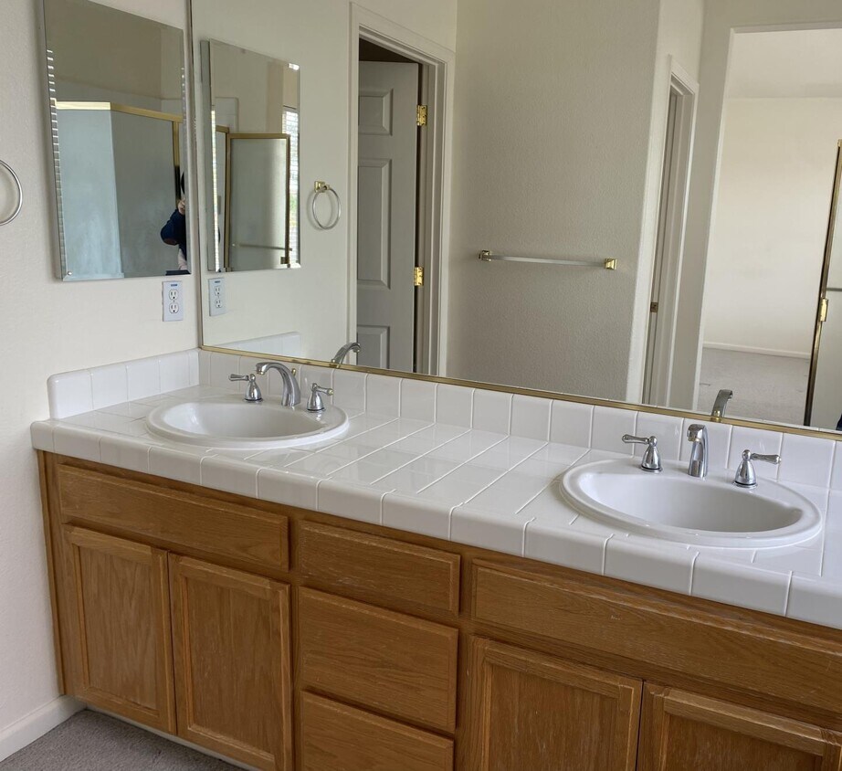 Foto principal - 6350 Greenfield Dr