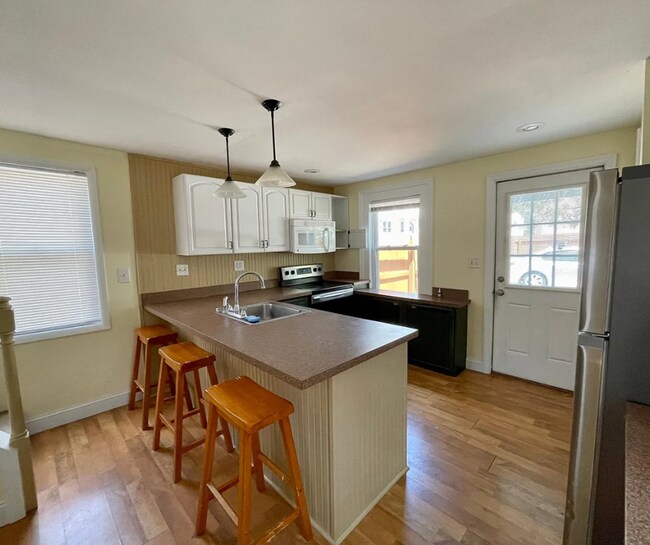 Foto del edificio - Charming 2-Bedroom Single-Family Home – Pr...