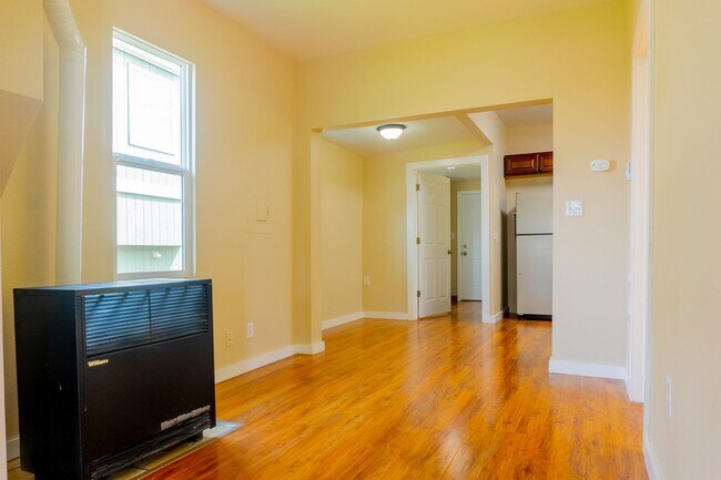 Foto del edificio - Spacious 3 bedroom / 2 bathroom single family home available in Tacoma!