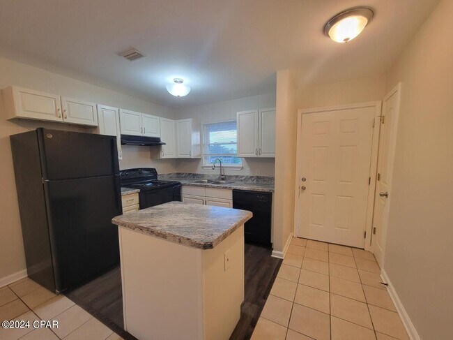 Foto del edificio - 5820 Hickory St