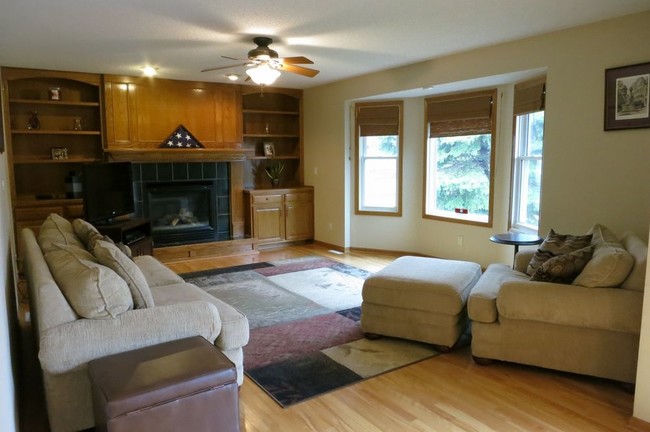 Building Photo - 4923 Waterford Dr