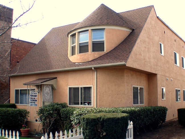 the apartment is the rounded window - 209 1st Ave N