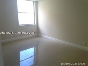 Foto del edificio - 2935 NE 163rd St