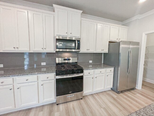 Building Photo - 4624 Silver Oak Dr SW