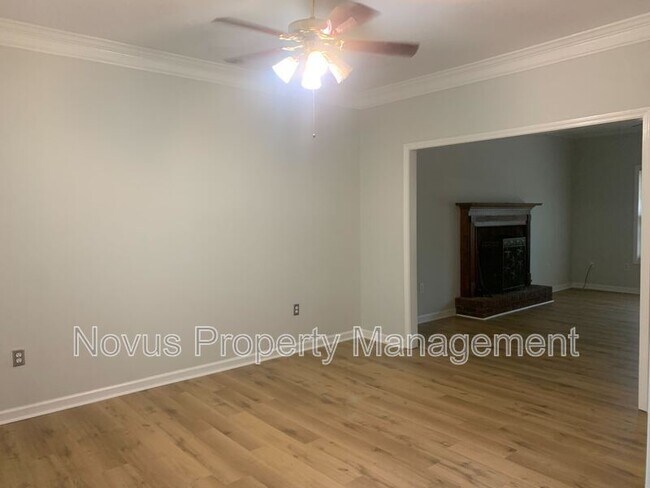 Foto del edificio - 7439 Mason Falls Dr
