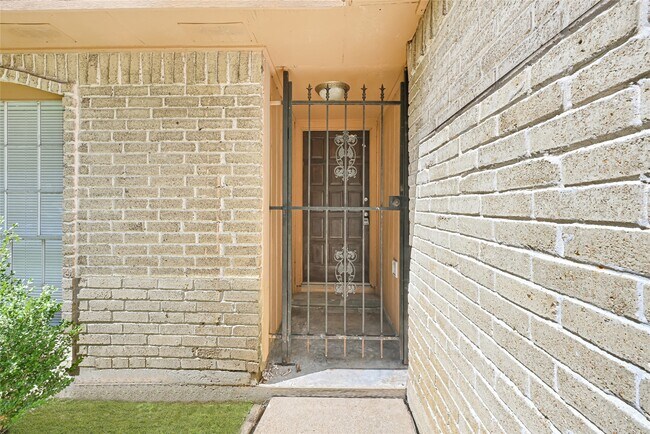 Foto del edificio - 1718 Foxwood Ct