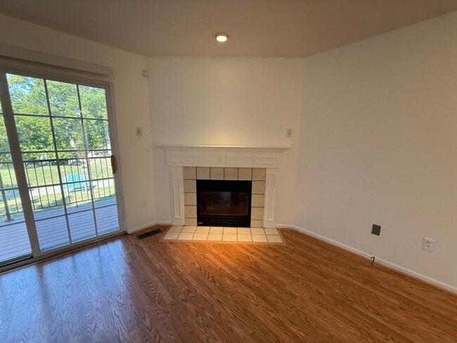 Building Photo - 1372 Village Dr
