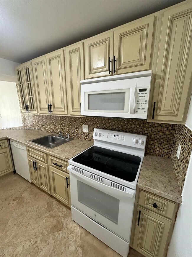 Foto del edificio - 3390 Foxcroft Rd