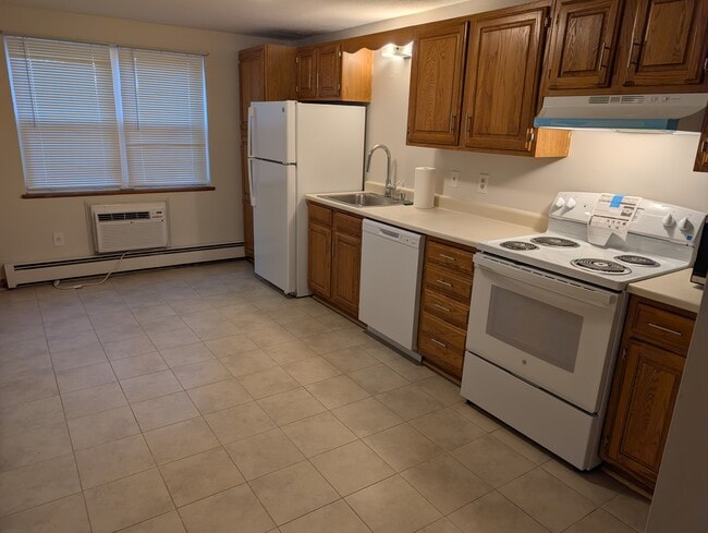 Kitchen with new appliances - 33 Garden Rd