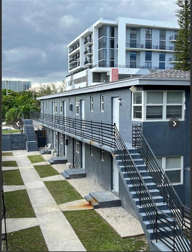 Foto del edificio - 1181 NW 8th Street Rd
