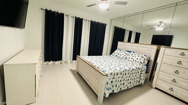 Foto del edificio - 1 br, 1 bath Condo - 8550 Byron Ave