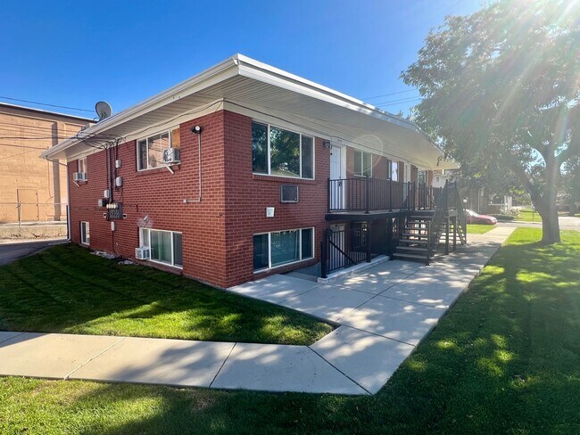 Building Photo - Remodeled unit in Millcreek