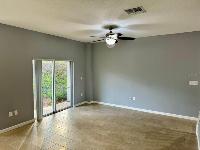 Building Photo - 930 Lakefront Village Dr