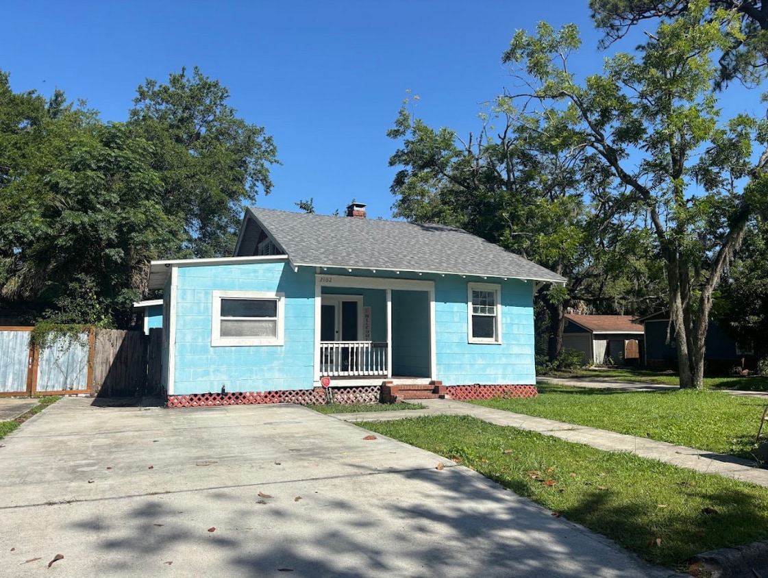 Building Photo - 2102 Flesher Ave