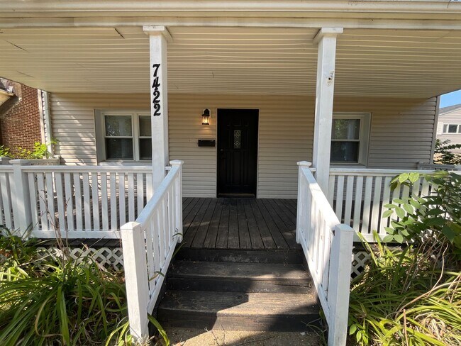 Foto del edificio - 5 bedroom 3 full bath single family home R...