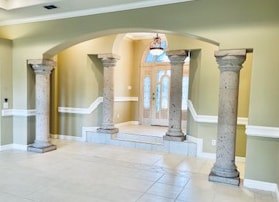 Gorgeous entry Foyer! - 10212 N 12th St
