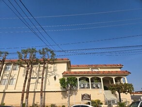 Building Photo - 4205 W 129th St