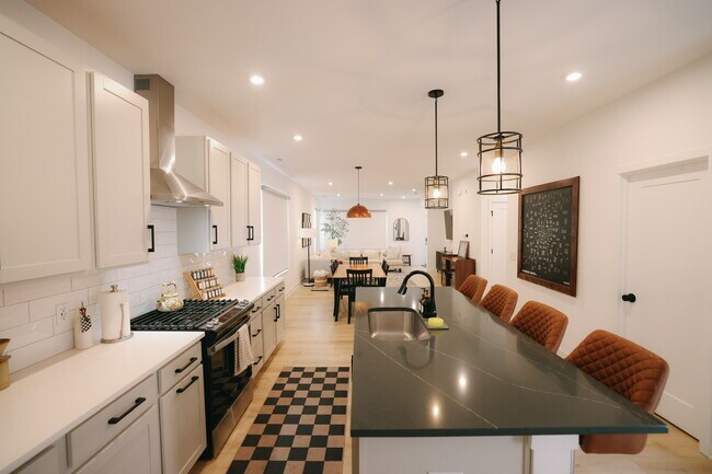 Foto del edificio - 1061 W 18th St