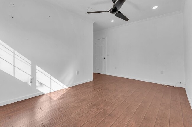 Foto del edificio - 5246 N Gareloch Ave