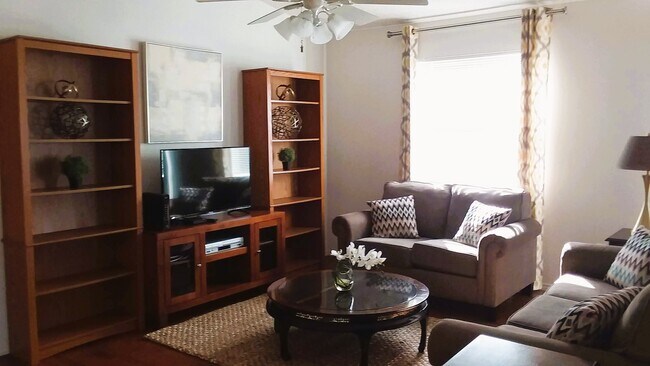 Foto del edificio - 1645 Hickory Grove Ln