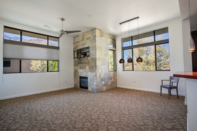 Foto del edificio - Biltmore Colony 2 Bed / 2 Bath Townhome