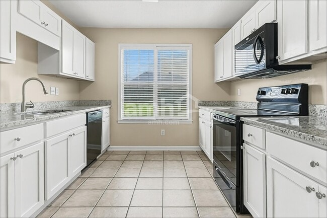 Building Photo - 1400 Pendulum Dr N
