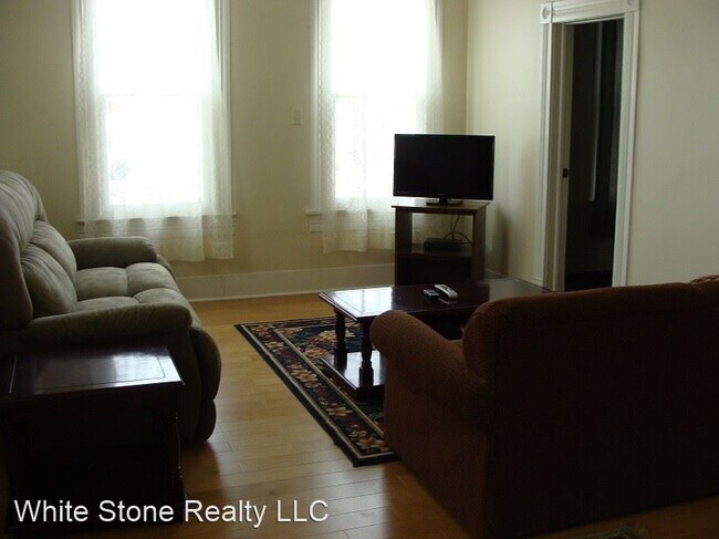Building Photo - 3 br, 1.5 bath House - 102 W Buffalo St.