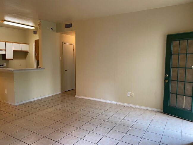 Foto del edificio - 17708 Dickerson St