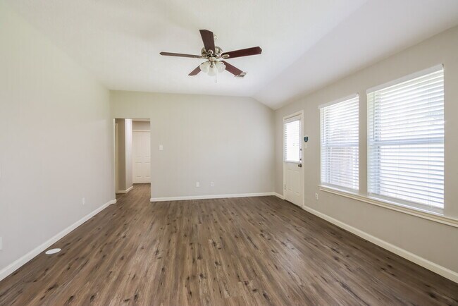 Foto del edificio - 26126 Cypresswood Dr