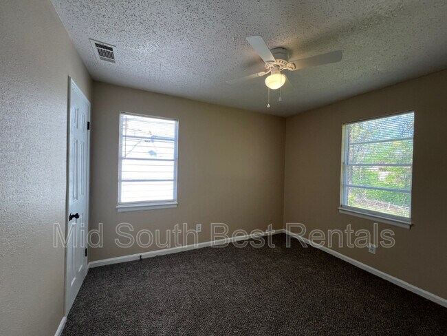 Building Photo - 3620 Suzanne Dr