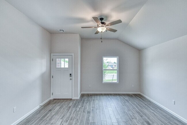 Foto del edificio - Brand New Construction in Varenna Landing!