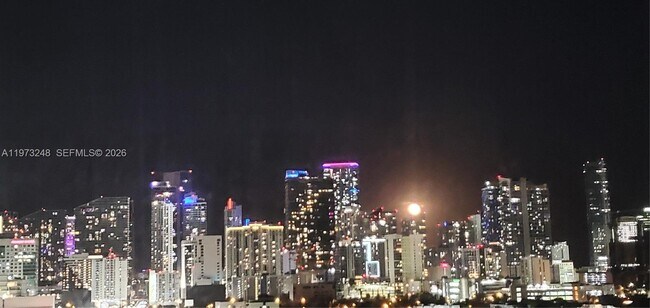 Foto del edificio - 900 SW 8th St