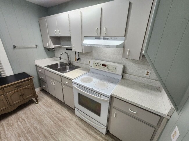 Building Photo - Quaint downtown riverside 2 Bedroom 1 Bath...