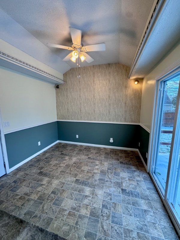 Building Photo - 196 S Point Dr