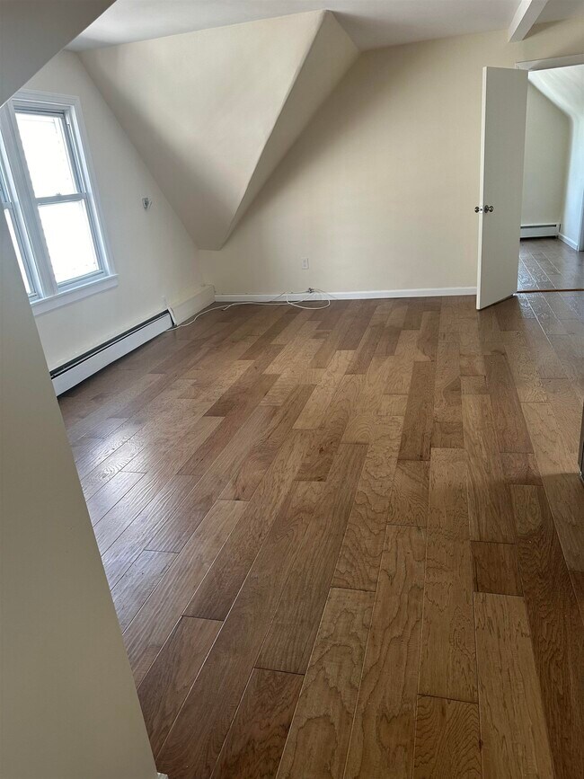 Building Photo - 661 Ave E