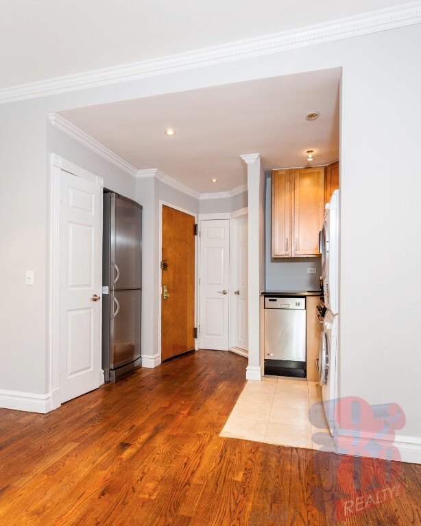Foto del edificio - 213 E 26th St