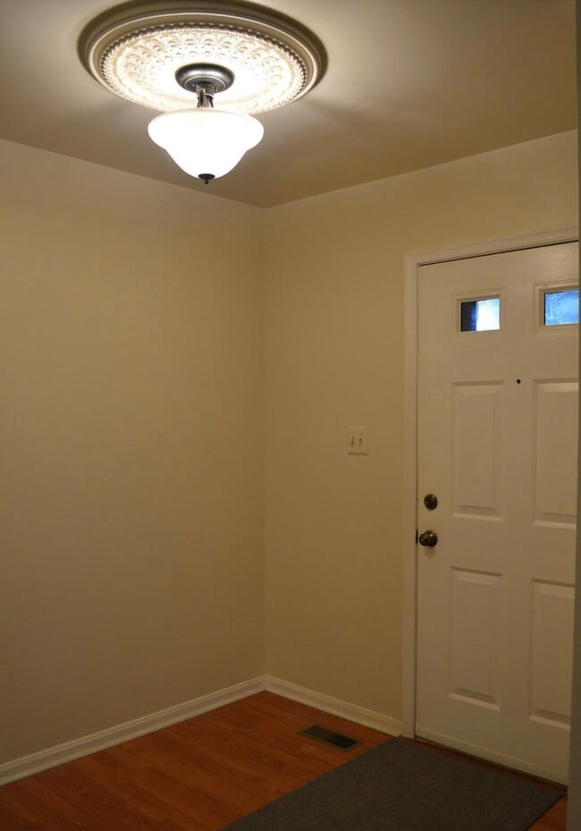 Front entry - 17129 Briardale Rd