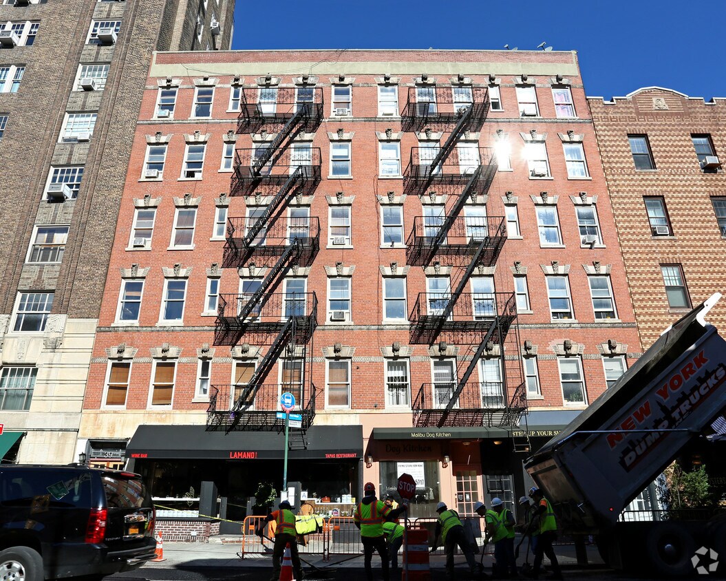 Foto del edificio - 35-37 Christopher St
