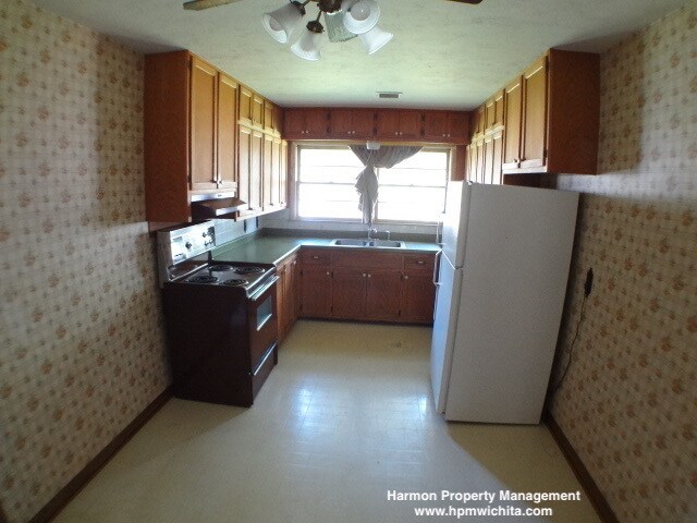 Building Photo - Large 3 Bed 1 Bath Home Located Near Mount...