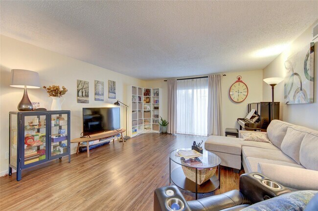 Building Photo - 1901 S Voss Rd