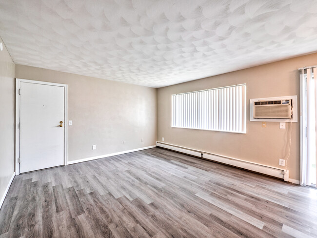 Living room - Oakhurst Apartments