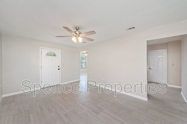 Building Photo - 440 Apple Dr