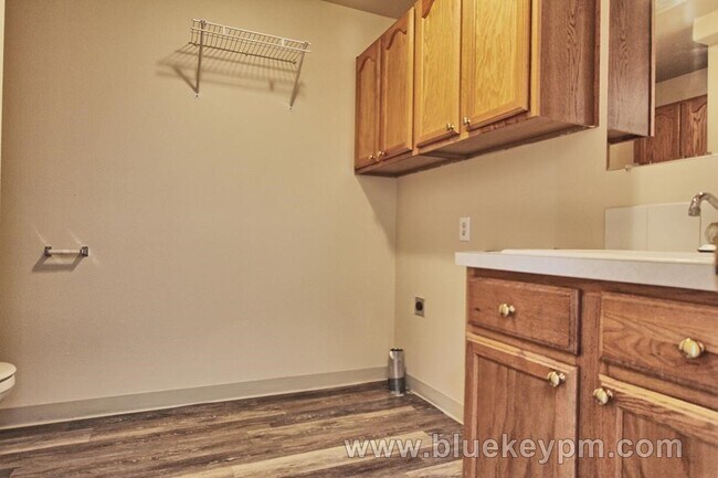 Foto del edificio - 3 Bed, 1.5 Bath Duplex in Hazel Dell Close to Bus Lines and Shopping