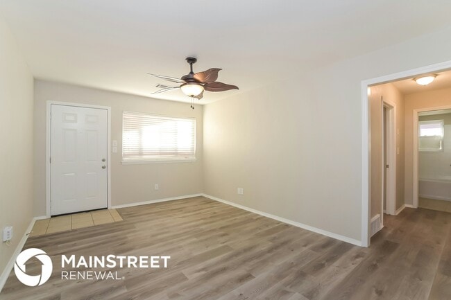 Building Photo - 309 S Dallas Ave