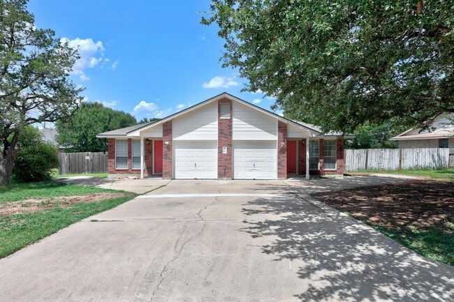 Building Photo - 502 Rockmoor Dr